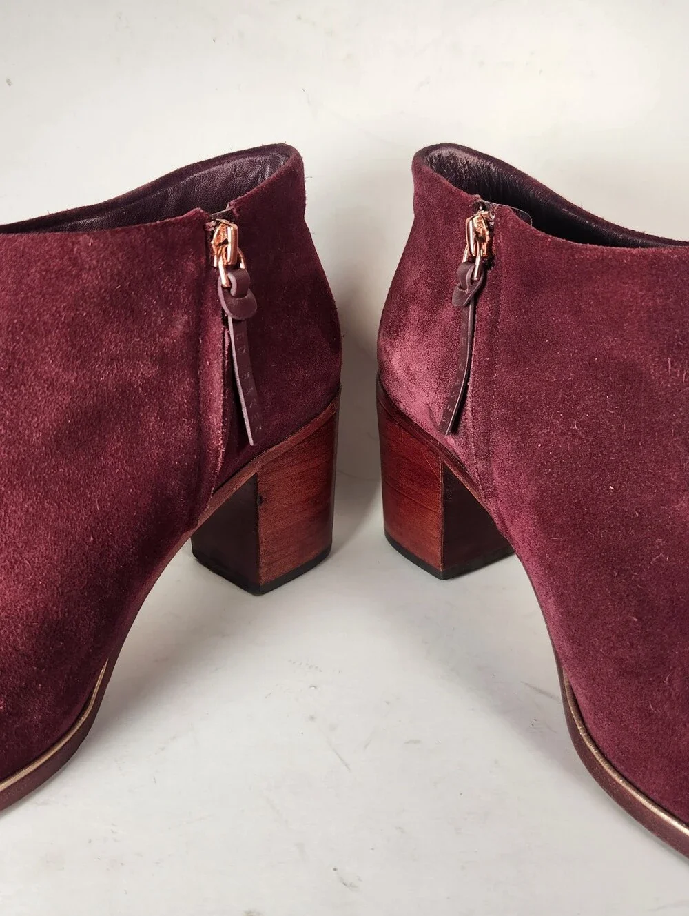 TED BAKER Womens Hiharu Ankle Boot 9 EU 40 Burgundy Wood Heel Back Zip Rose Gold